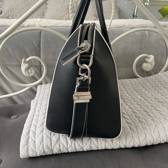 Givenchy Medium Antigona - Picture 2 of 5